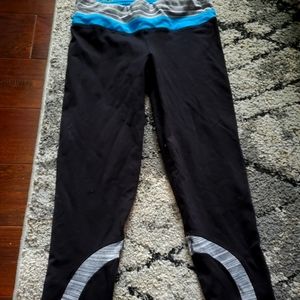 Calvin klein Capri work out leggings size small in black blue and gray